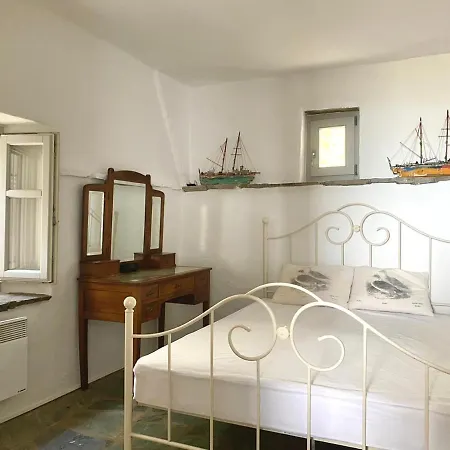Petro's - Sarakiniko Parikia (Paros)